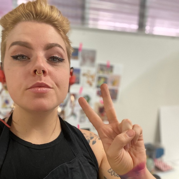 Meet your Posher, Sky - Picture 1 of 1